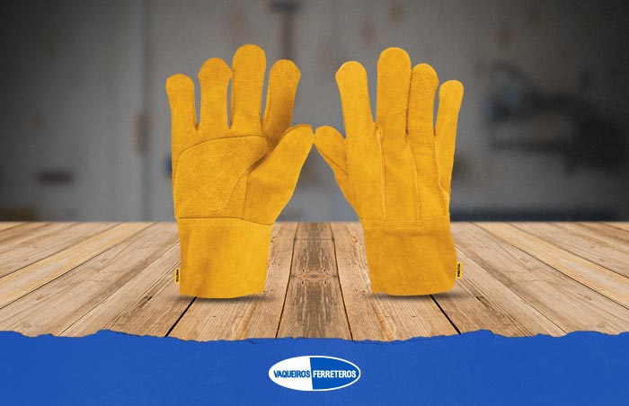 Imagen de unos guantes de carnaza en color amarillo