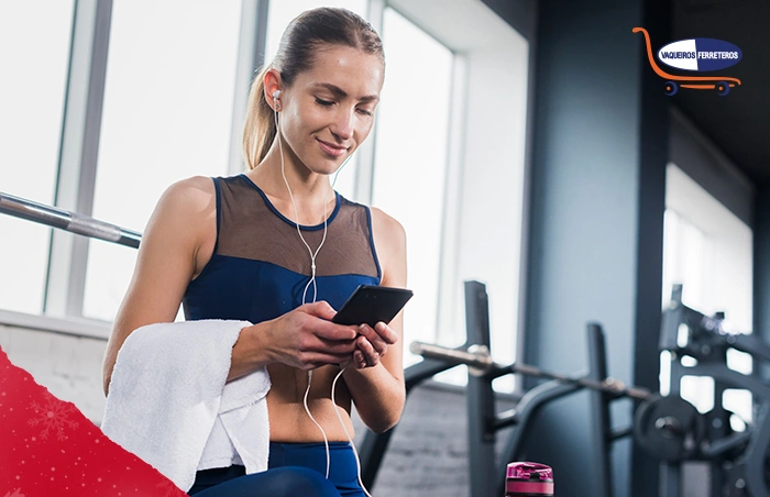 Mujer joven en el gimnasio