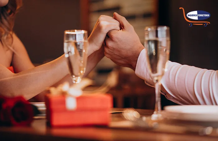 Hombre de cena romántica con su pareja.