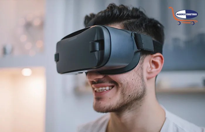 Hombre con lentes de realidad aumentada.