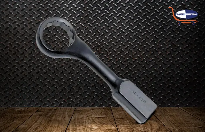 Llave acodada